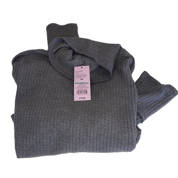 Wild Fable Long Sleeve Turtleneck Cozy Boxy Cropped T-Shirt | Size XS | NWT - Picture 4 of 4